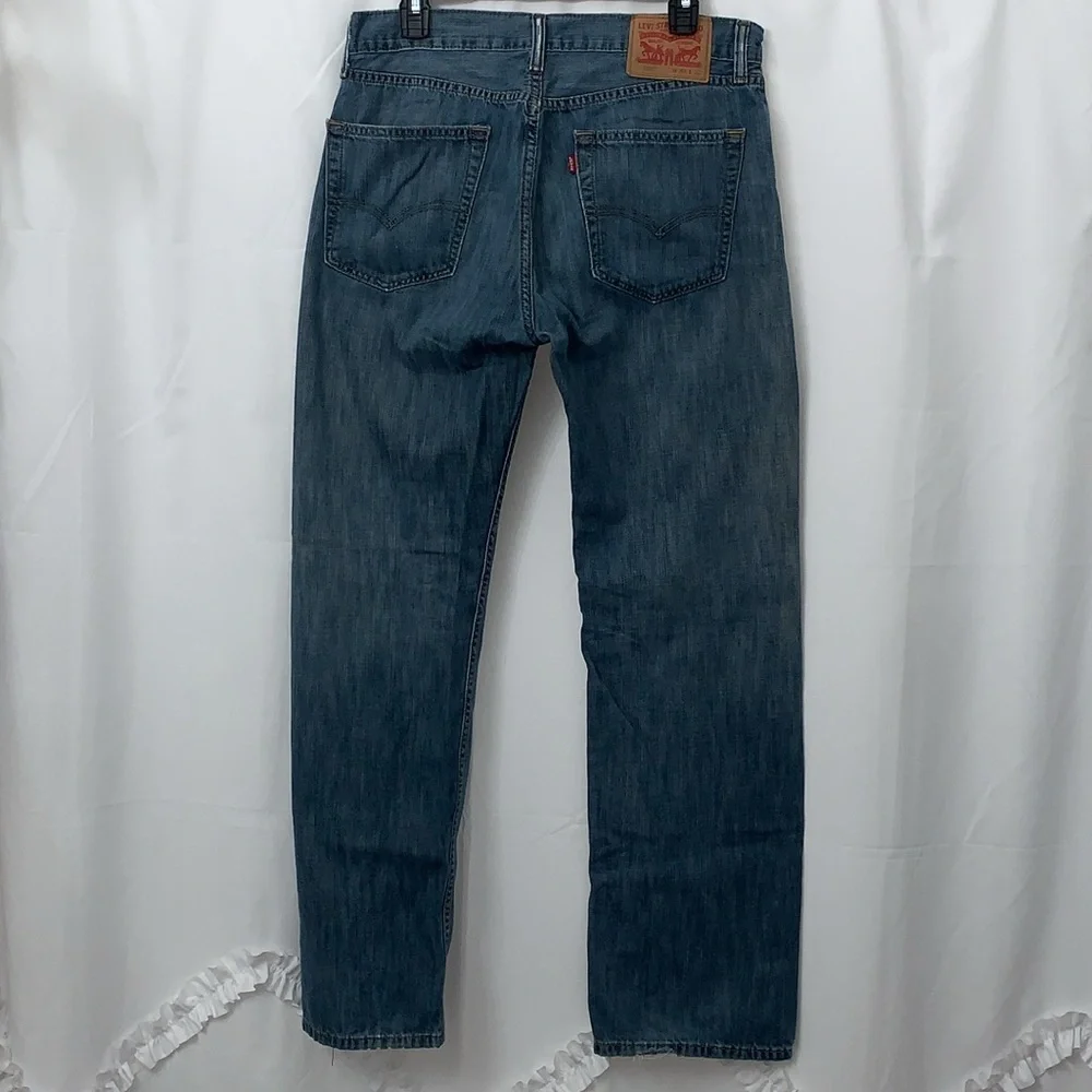 Men’s Levi’s 505 Medium Wash Jeans Size 33x32 EUC‎